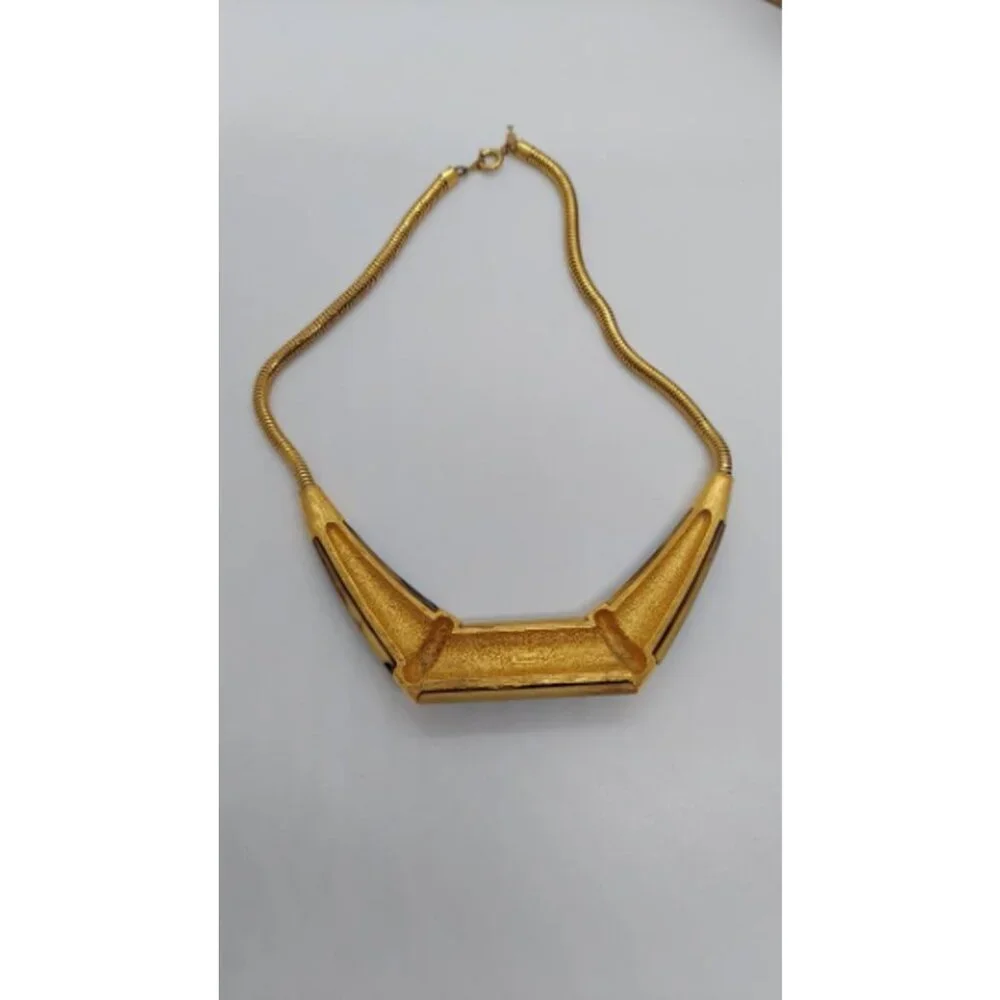 Vintage Crown Trifari‎ marble lucite necklace